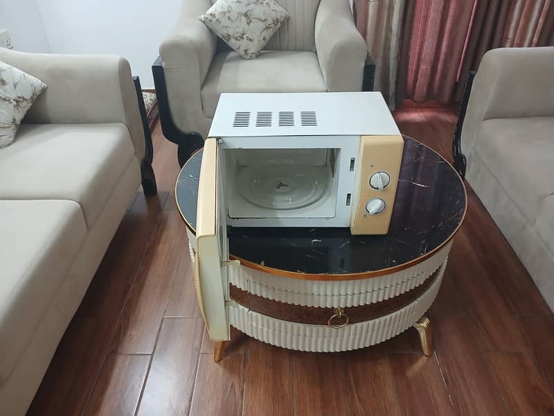 Microwave Oven. . 2