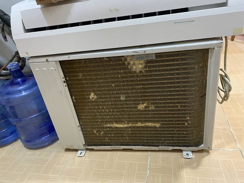 Gree split 1 ton AC 2