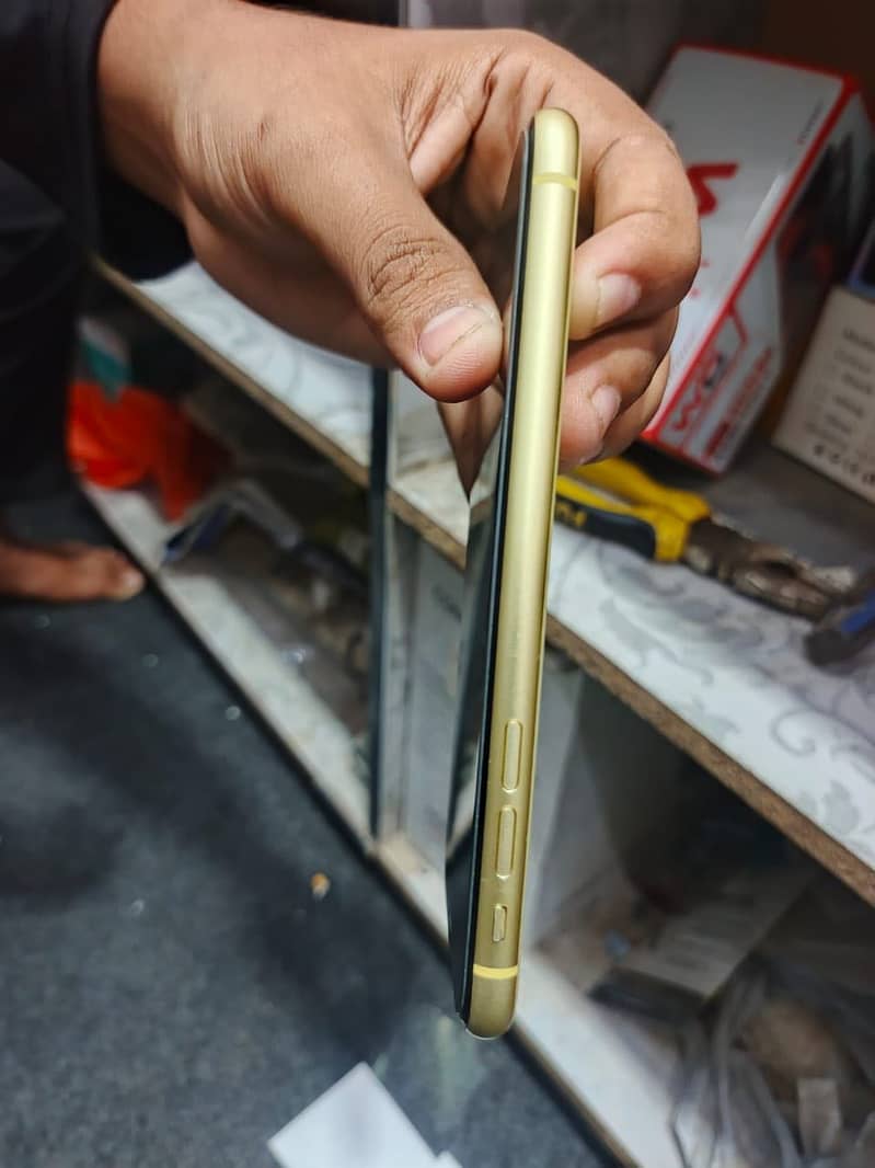 Apple iPhone 11 3