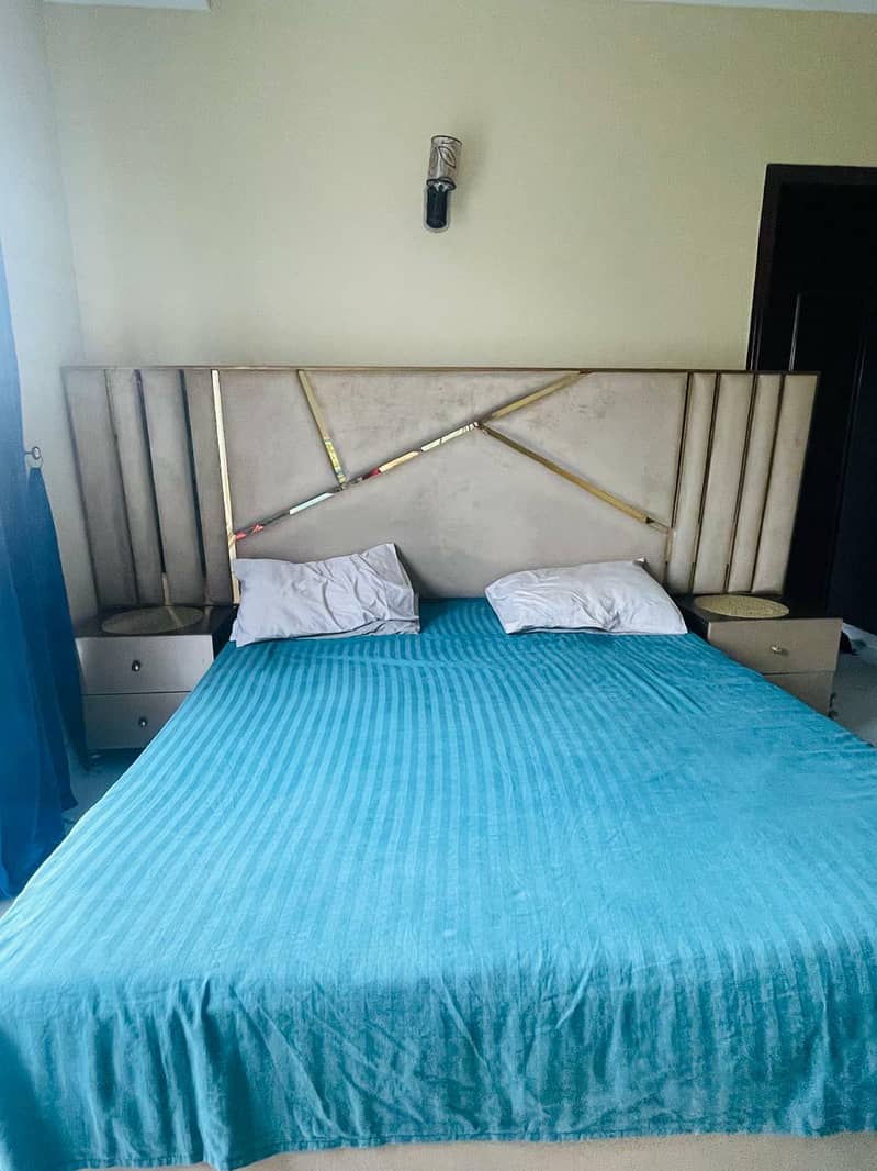 Bed with side tables 2