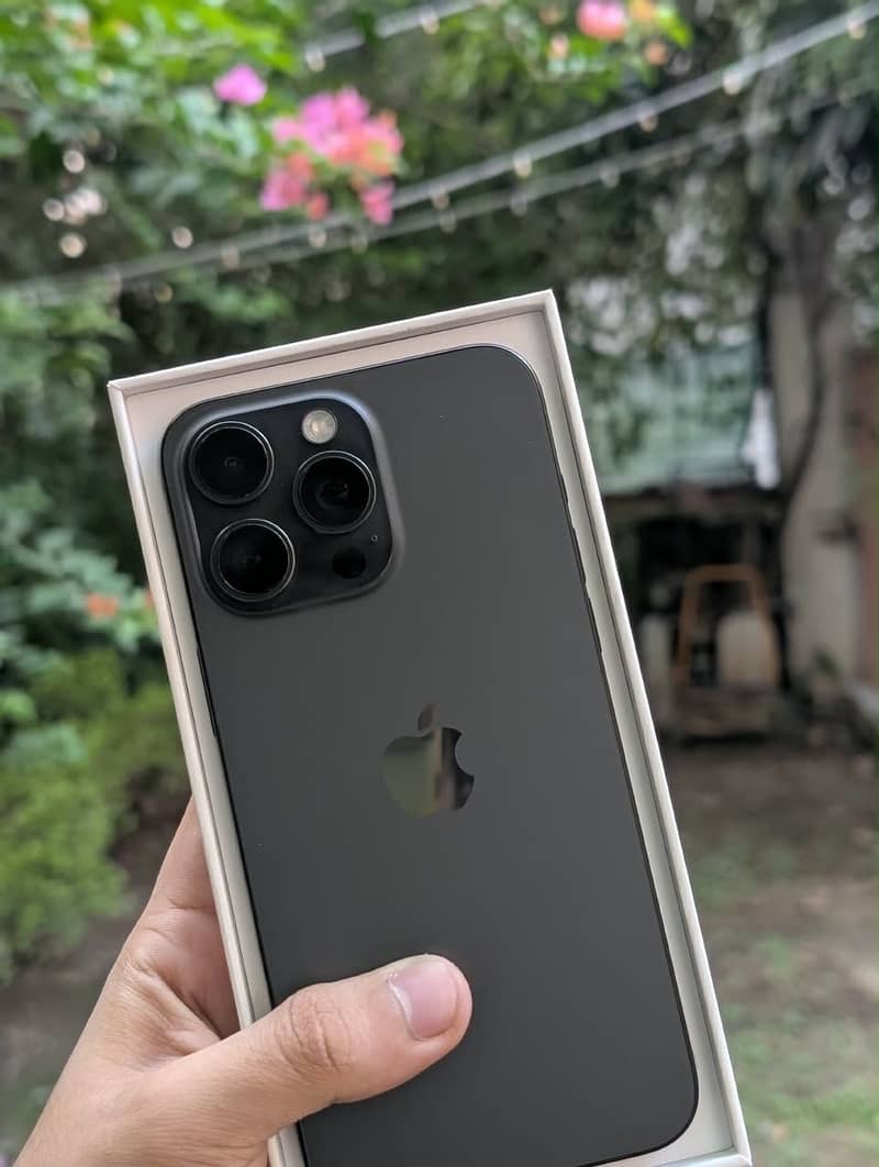 Apple iPhone 15 Pro Max 3