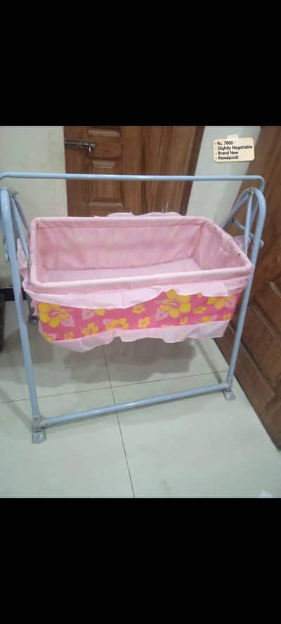 pink baby cradle/jhoola for sale in new condition