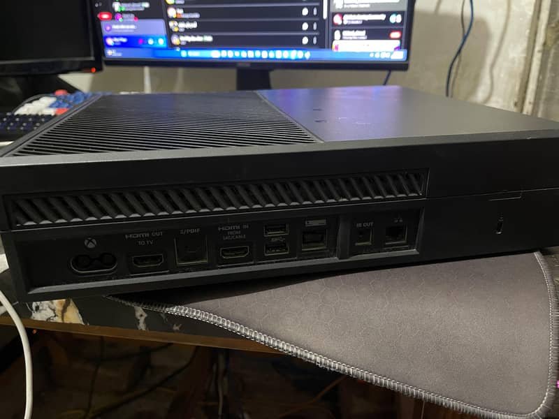 Xbox One 500GB – Original Console | Excellent Condition 4