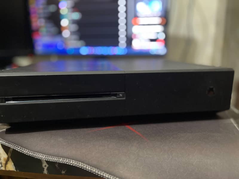 Xbox One 500GB – Original Console | Excellent Condition 6