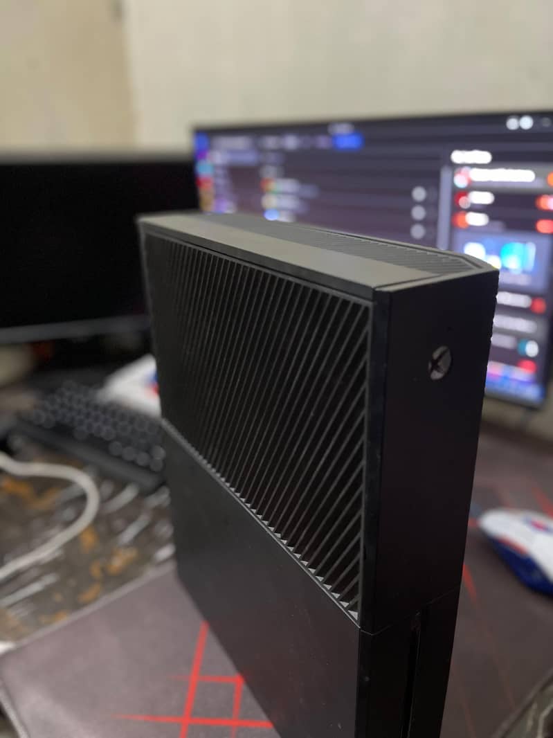 Xbox One 500GB – Original Console | Excellent Condition 8