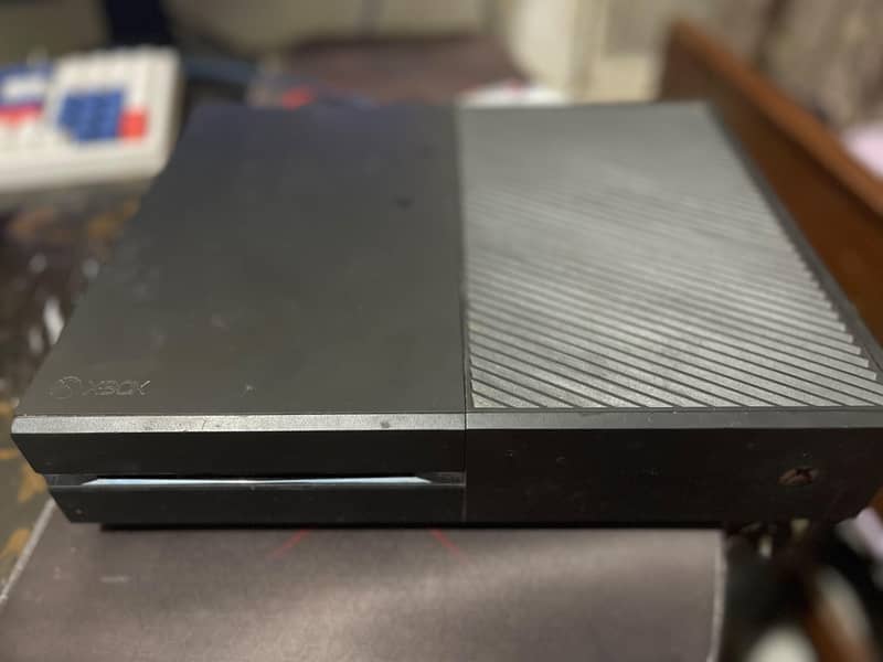Xbox One 500GB – Original Console | Excellent Condition 9