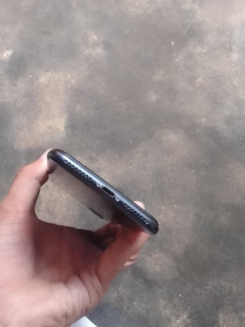 Apple iPhone 7 Plus 6