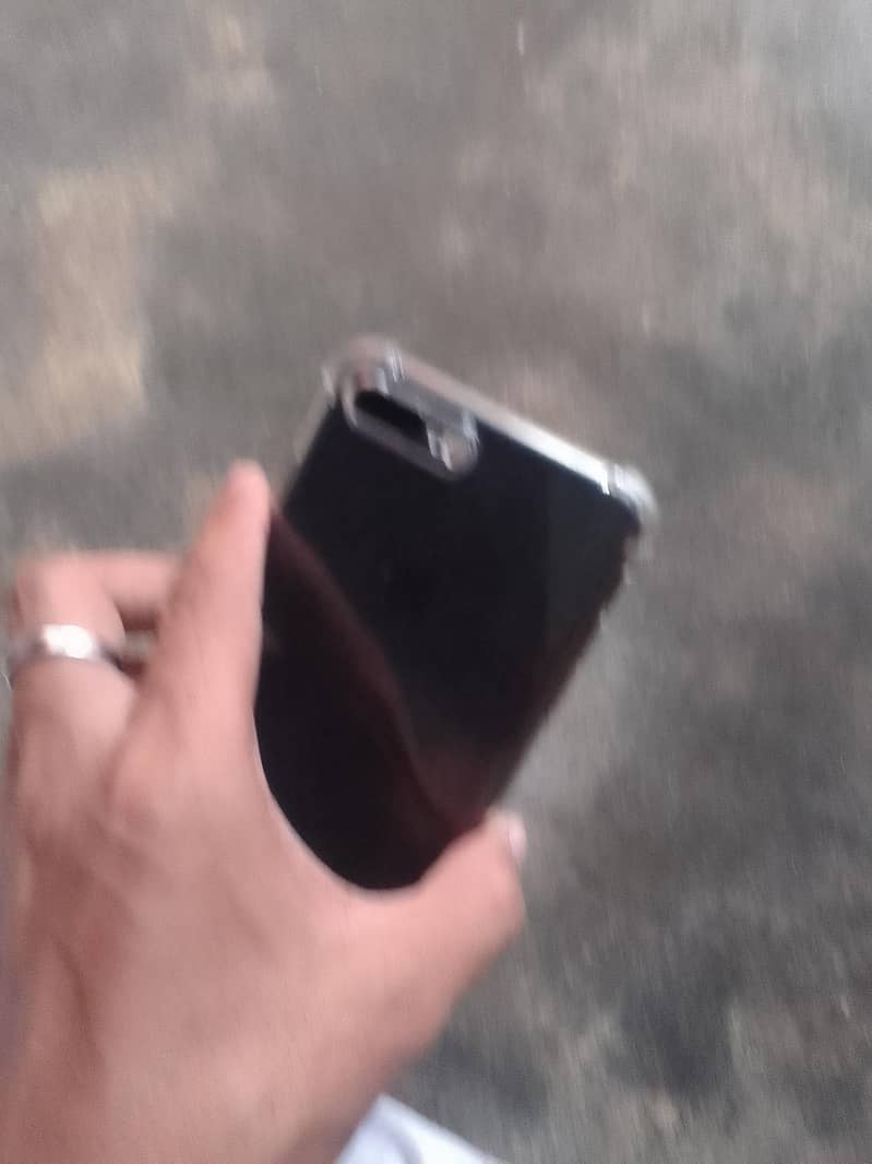 Apple iPhone 7 Plus 11