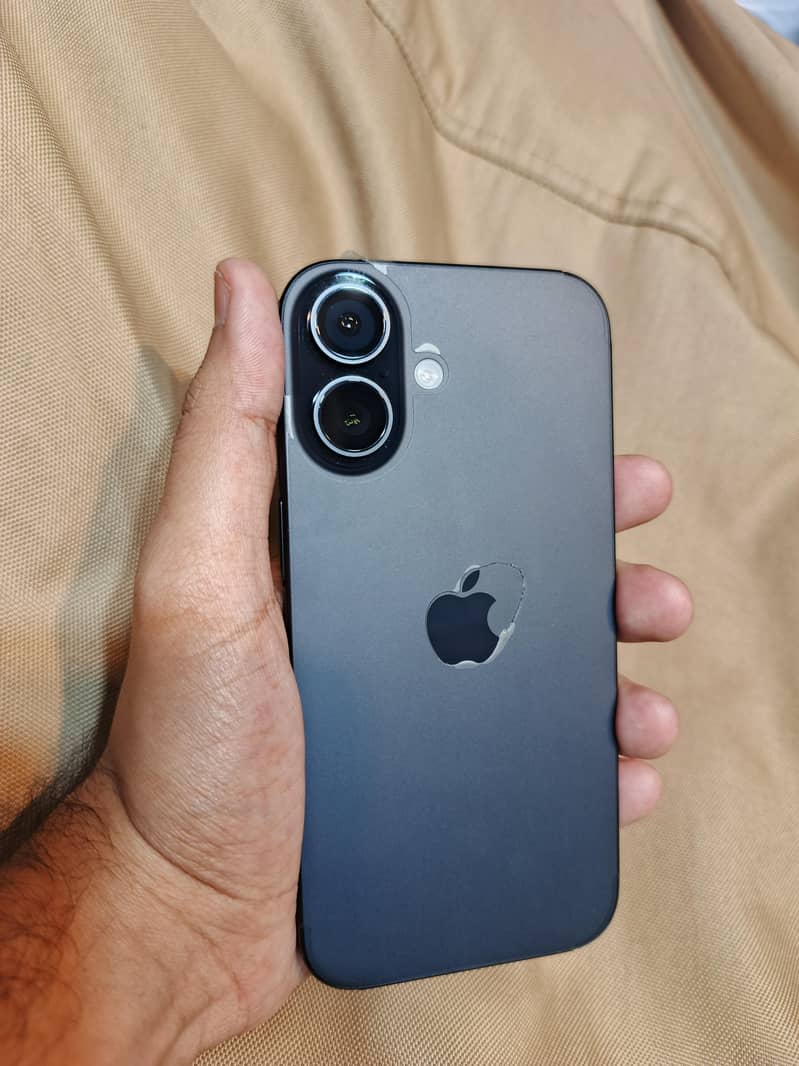 Apple iPhone 16 2