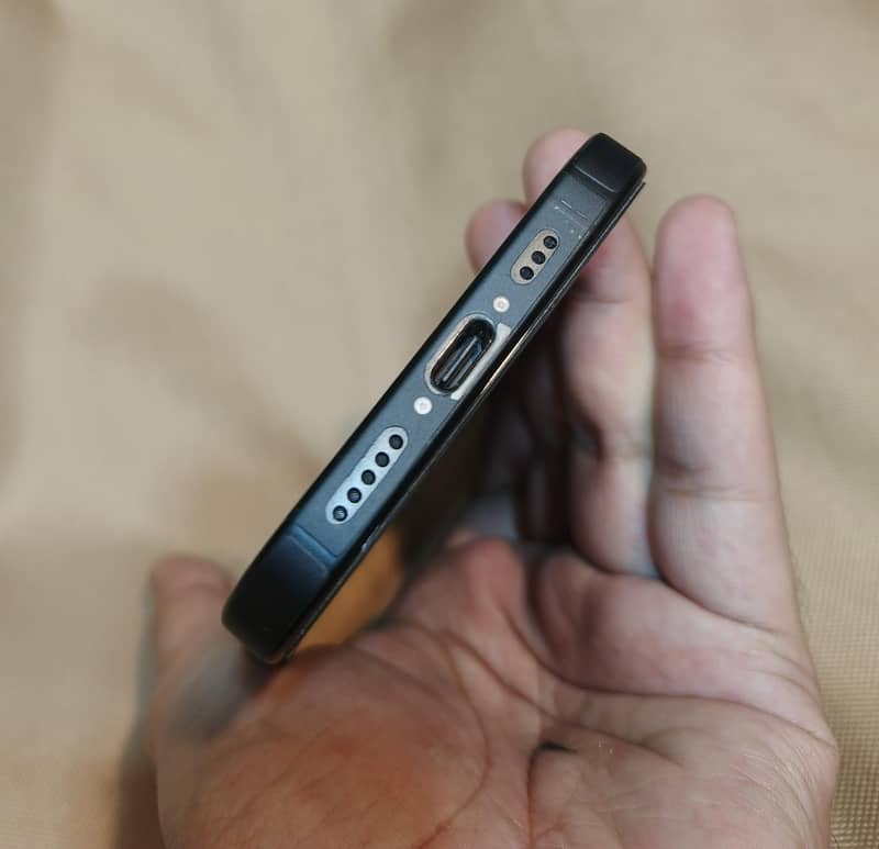 Apple iPhone 16 3