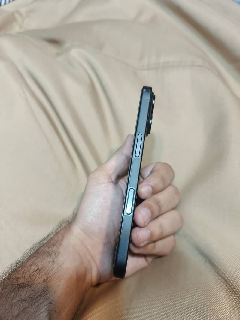 Apple iPhone 16 5