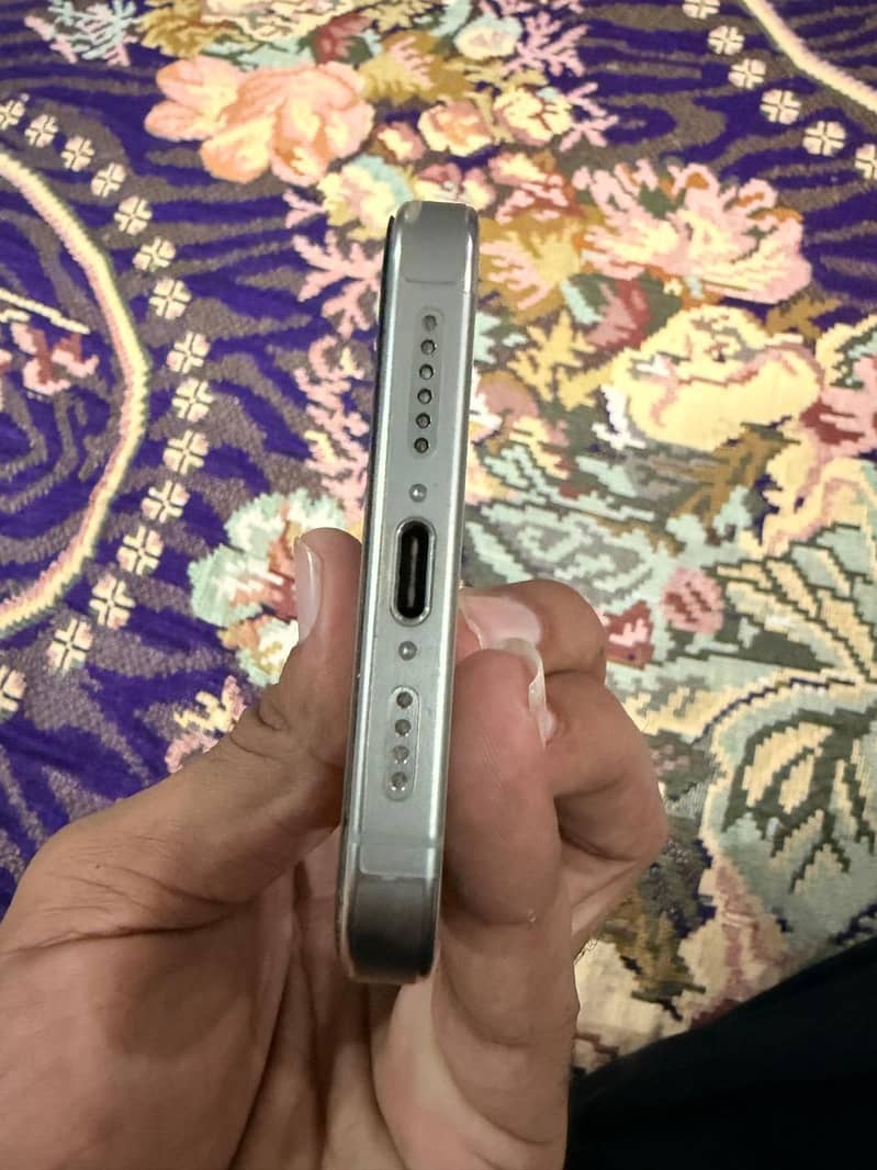 Apple iPhone 15 Pro Max 3