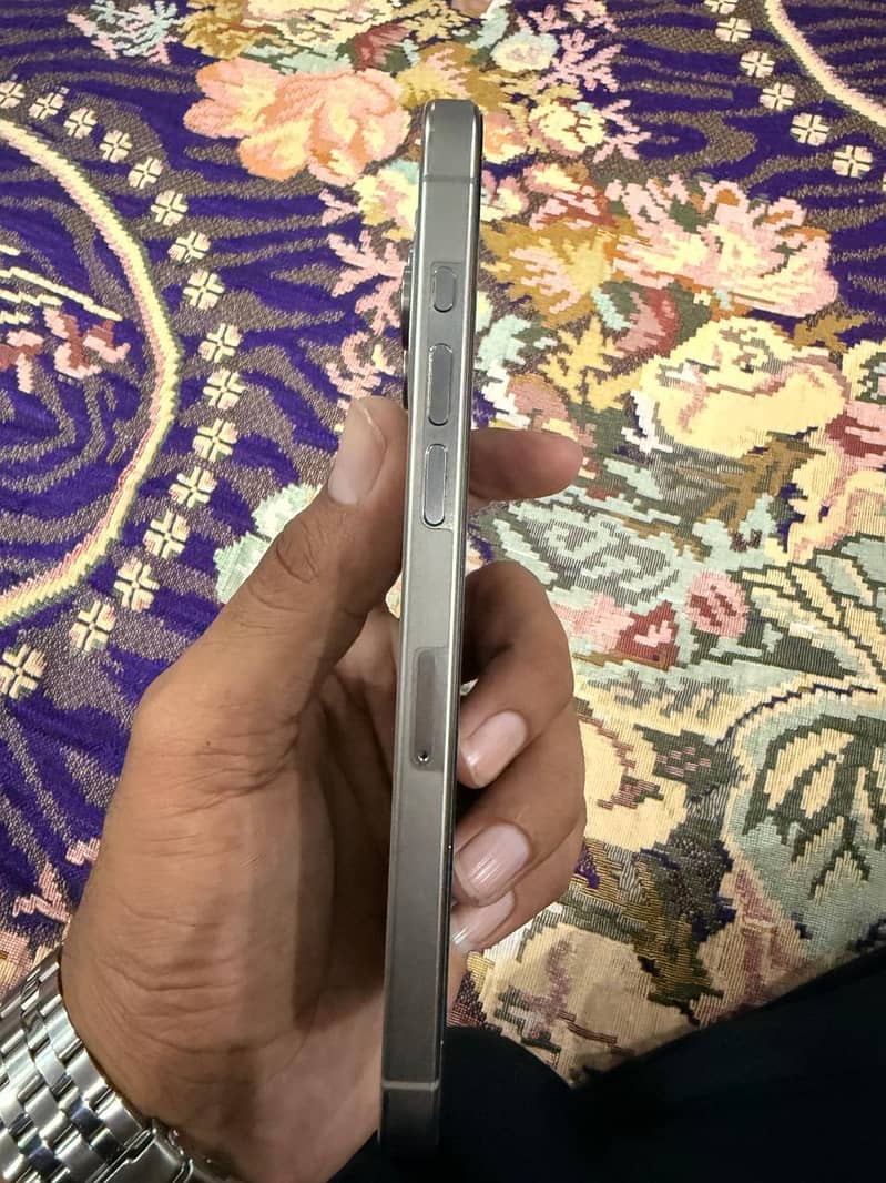 Apple iPhone 15 Pro Max 5