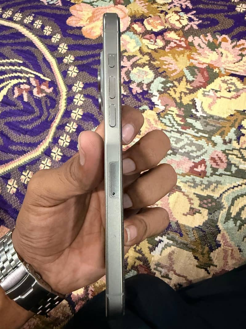 Apple iPhone 15 Pro Max 6