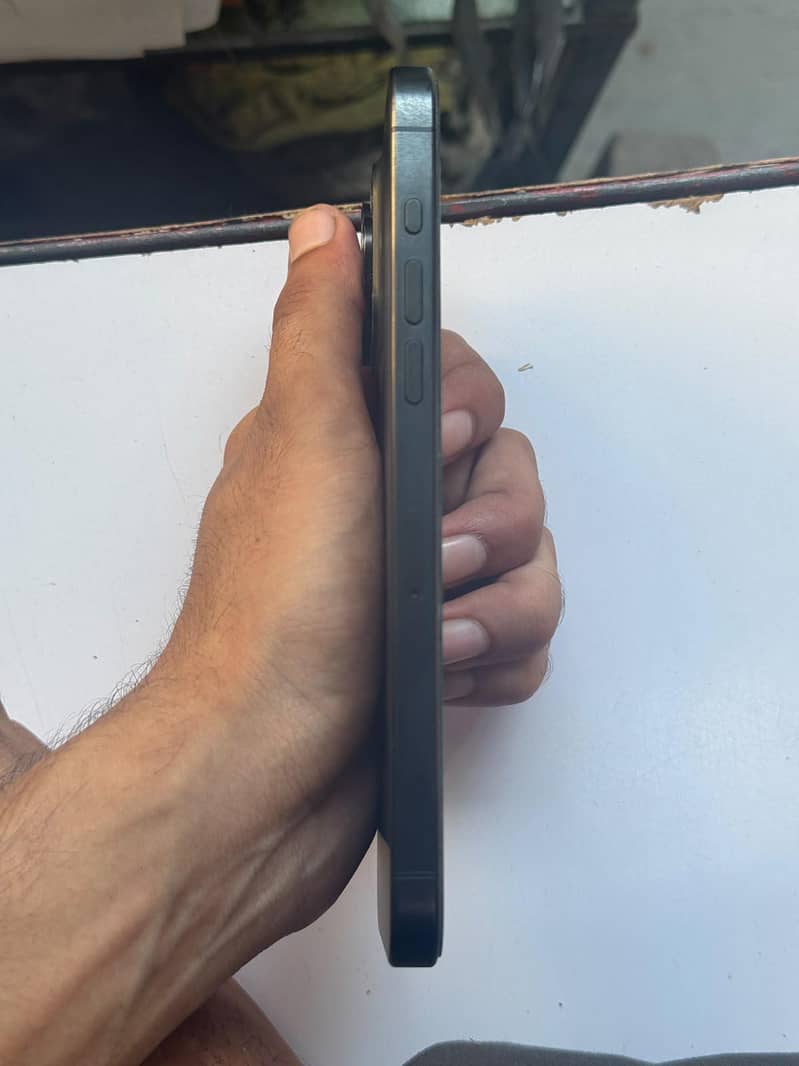 Apple iPhone 15 Pro Max 2