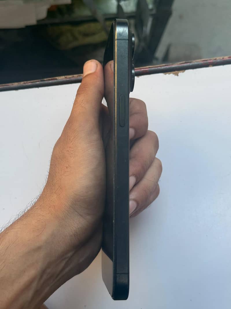 Apple iPhone 15 Pro Max 3