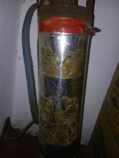 Submersible water pump