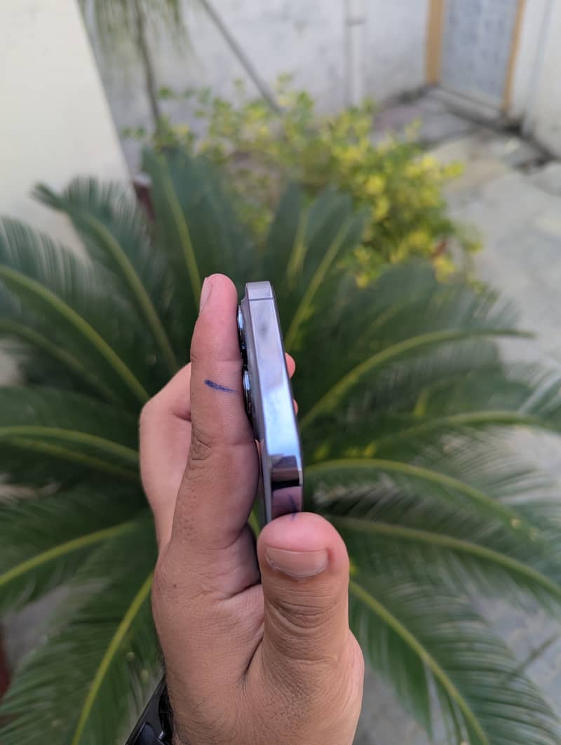 Apple iPhone 13 Pro 2