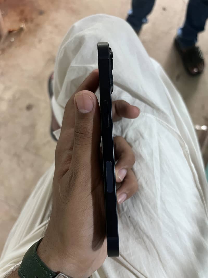 Apple iPhone 13 6