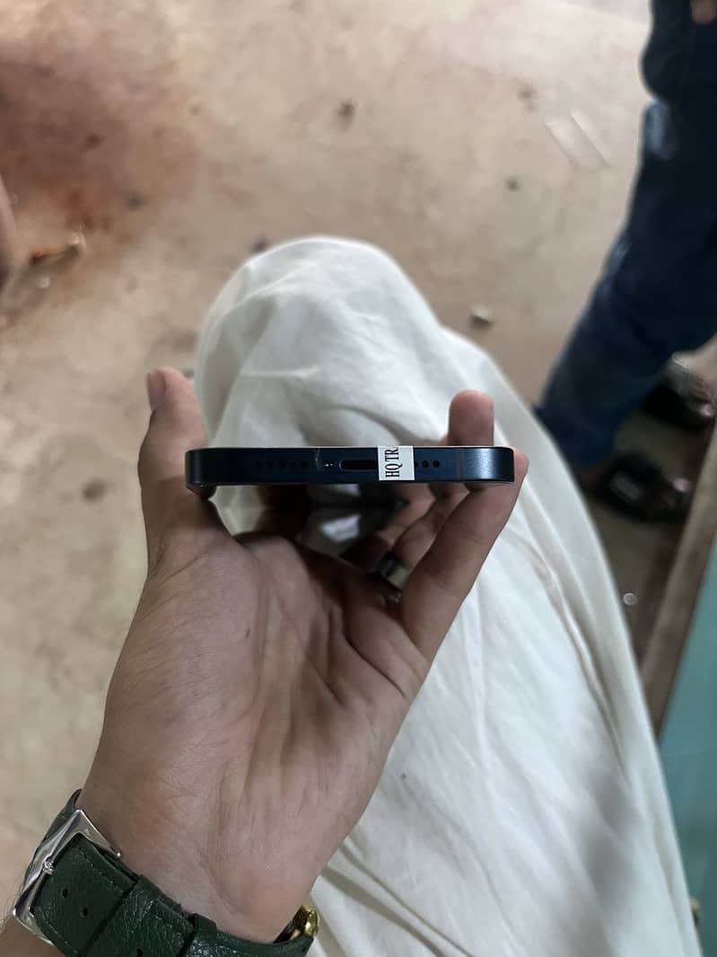 Apple iPhone 13 9