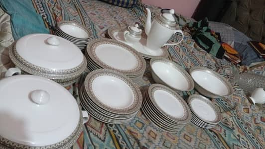 brand new dinner set sale white with golden bolder bone chine