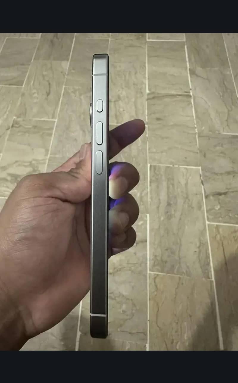 Apple iPhone 15 Pro 2