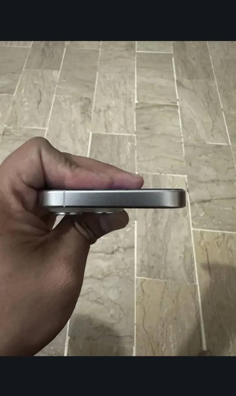 Apple iPhone 15 Pro 4