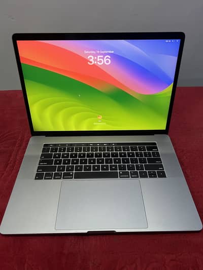 MacBook Pro 2019 i9 | 32GB RAM | 512GB SSD | 10/10 | 250 Cycles
