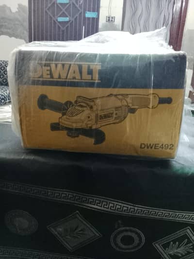 DeWalt 9 inches grander model DWE492