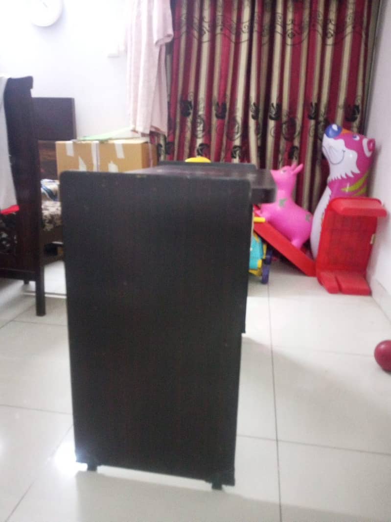 Computer / Study Table with 3 Drawers – Good Condition 1