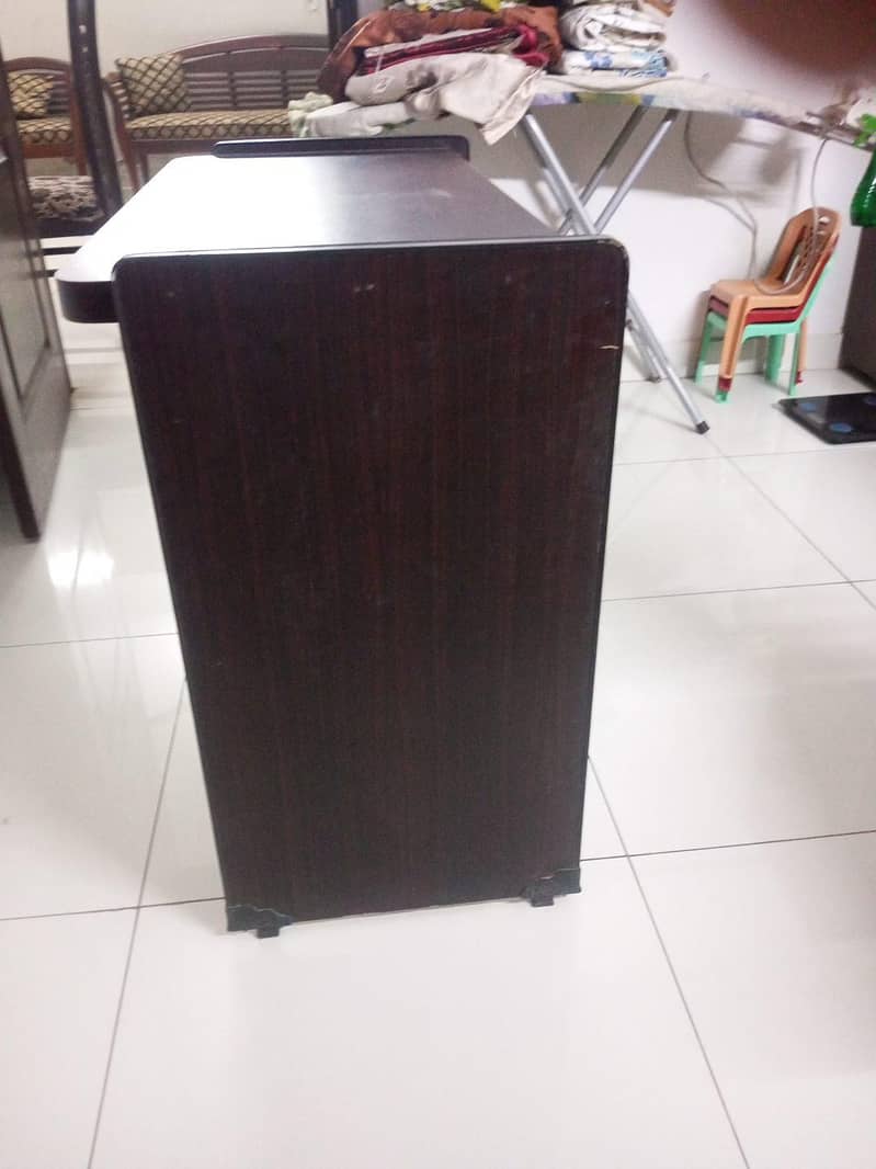 Computer / Study Table with 3 Drawers – Good Condition 2