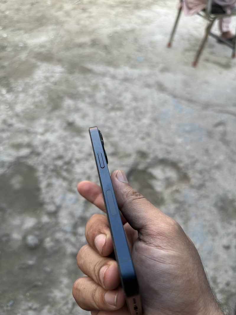 Apple iPhone 13 mini 4