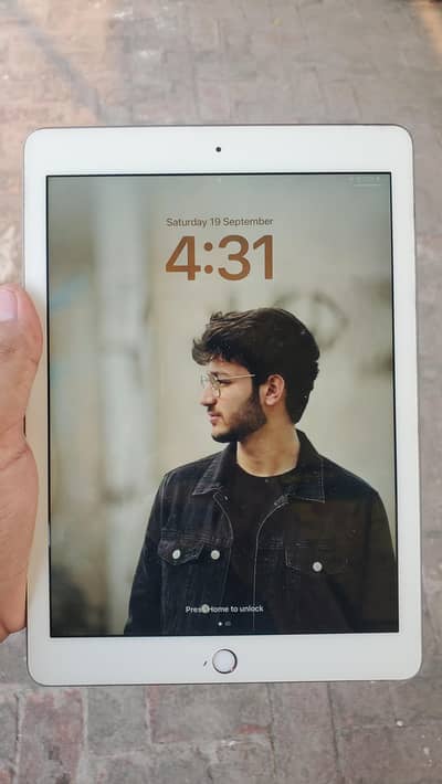 ipad 6th gen. 128 GB