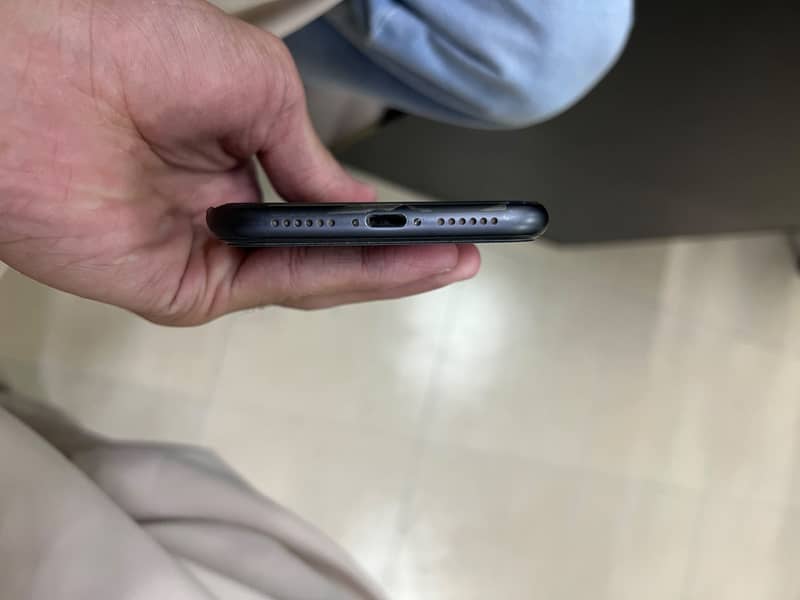 Apple iPhone 11 3