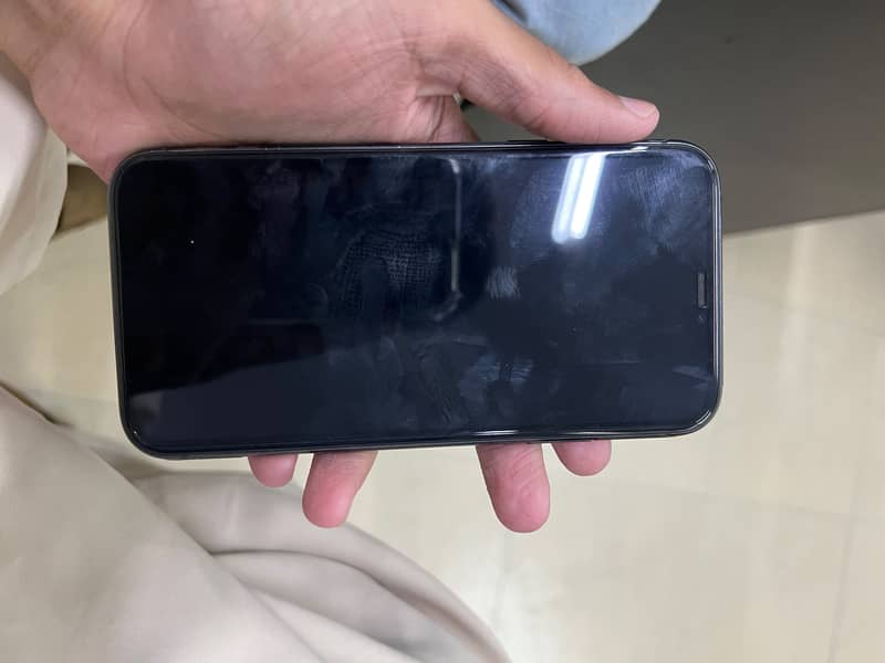Apple iPhone 11 4