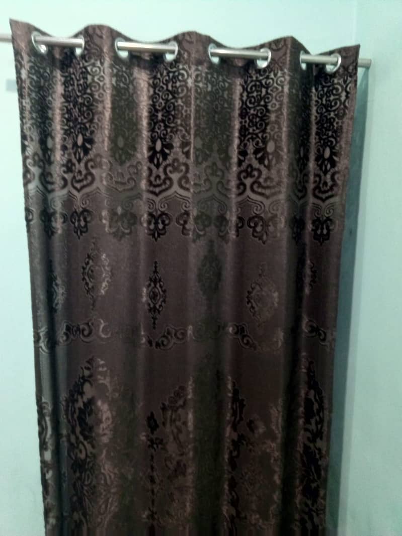 4 curtains 1