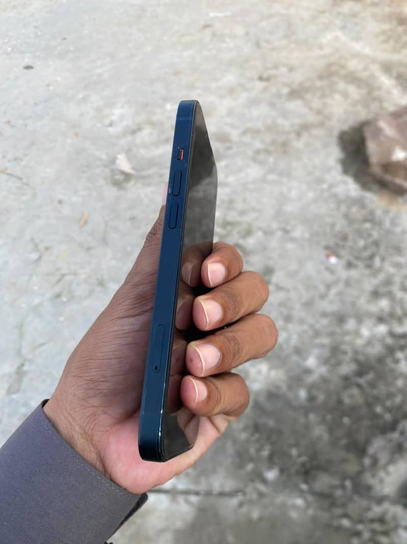 Apple iPhone 13 2
