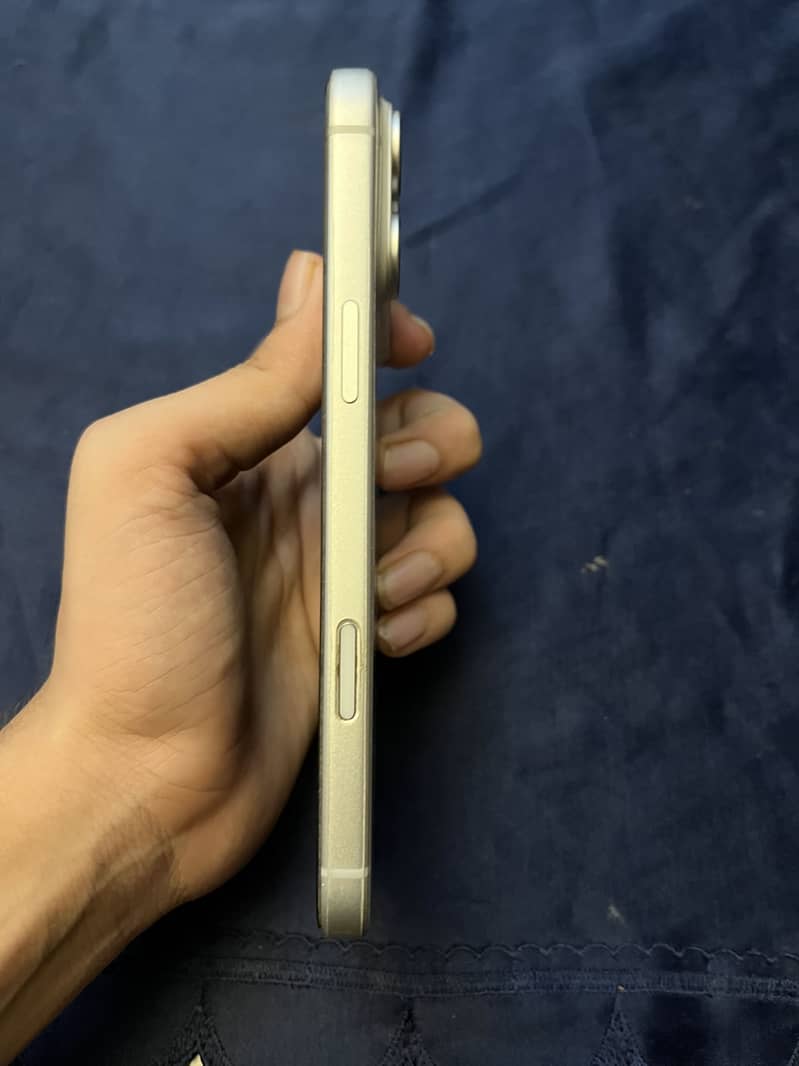 Apple iPhone 17 Pro Max 4