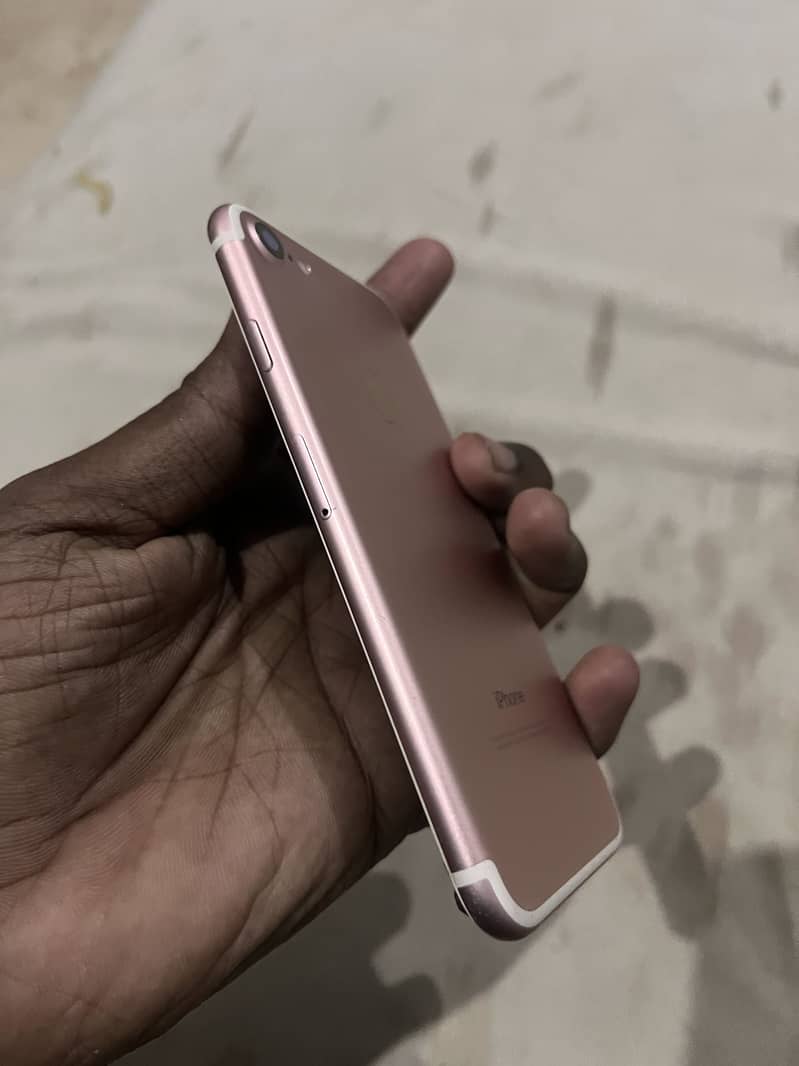 Apple iPhone 7 2