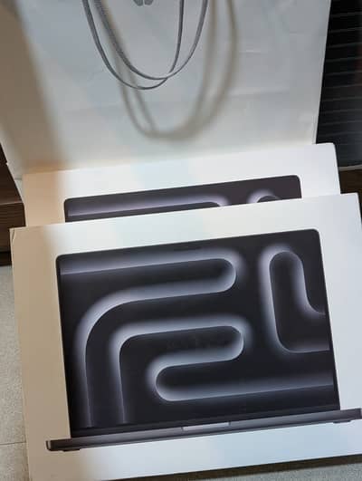 MacBook Pro M5 Pro 14" 24/1TB All Colors Box Pack From USA