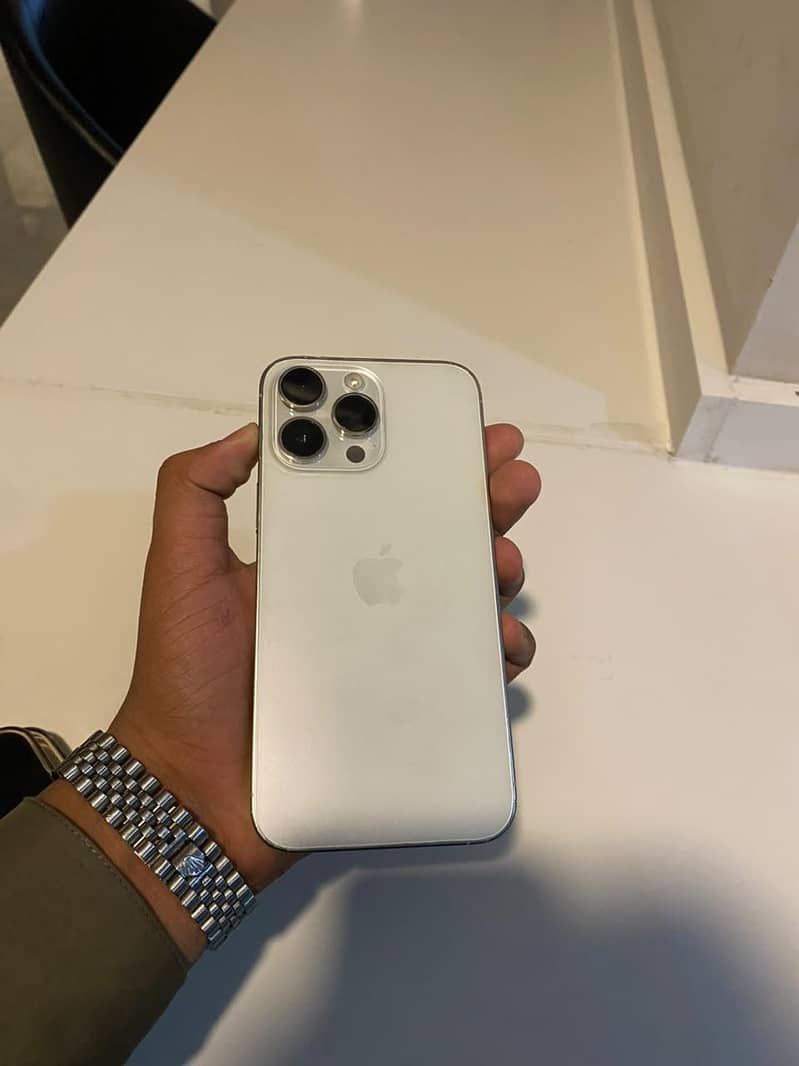 Apple iPhone 14 Pro Max 0