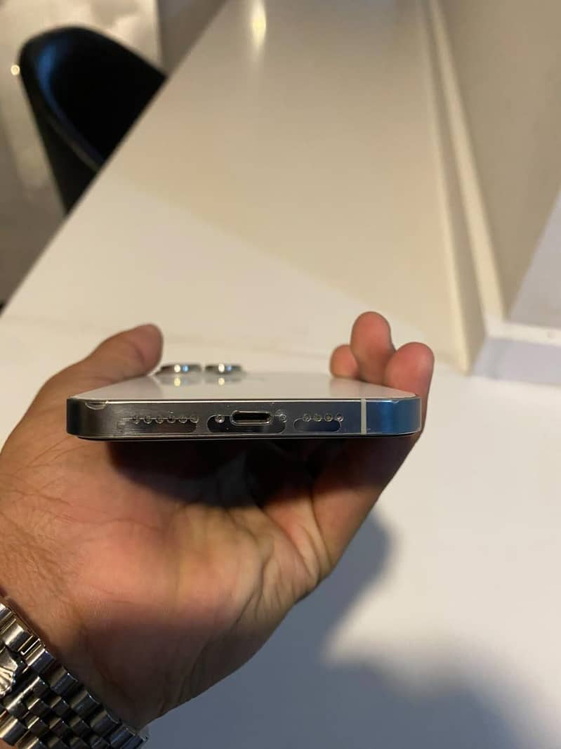 Apple iPhone 14 Pro Max 1