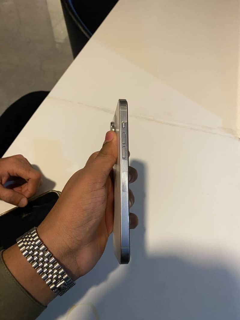 Apple iPhone 14 Pro Max 4