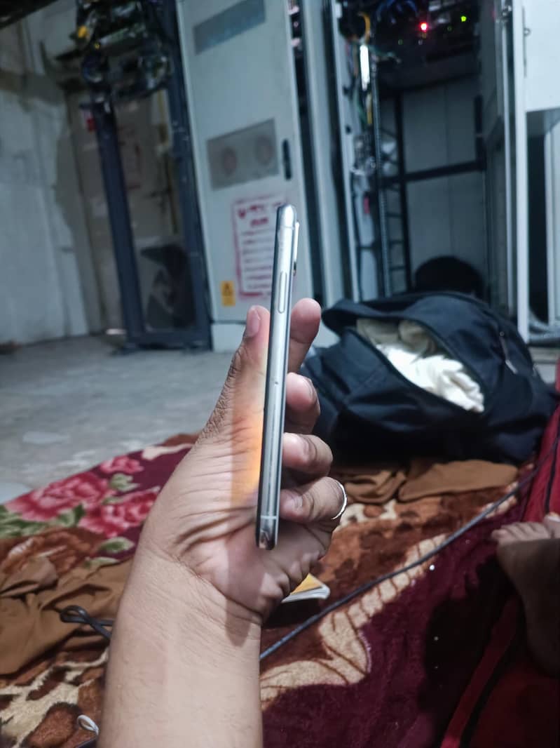 Apple iPhone X 2