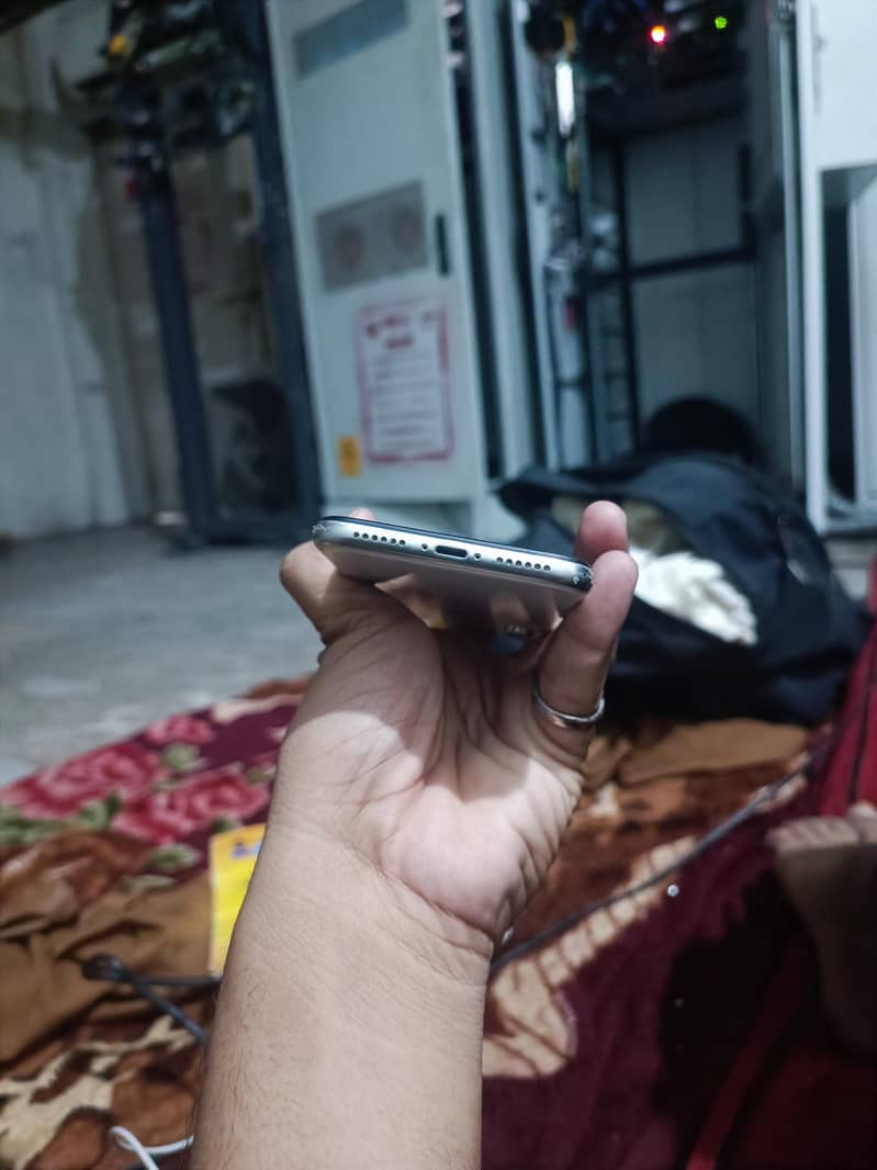 Apple iPhone X 3
