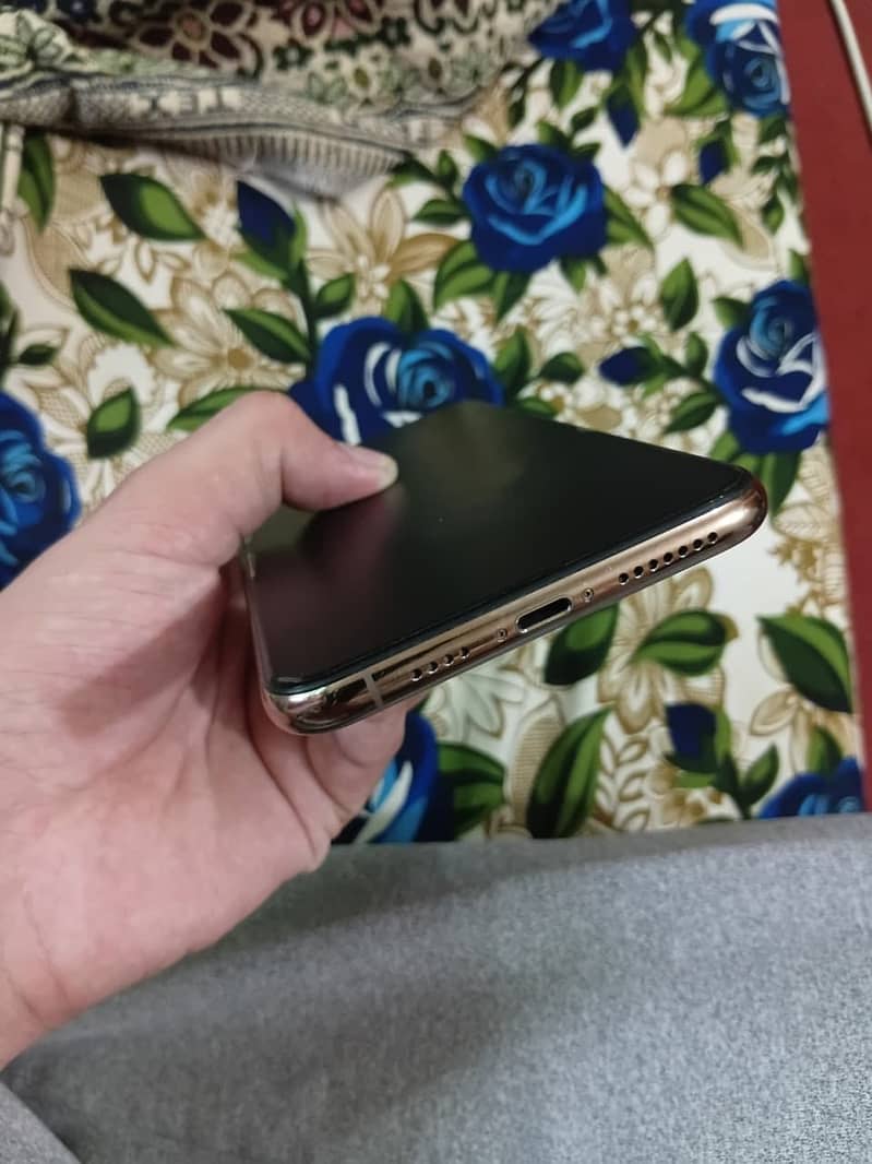 Apple iPhone 11 Pro Max 3