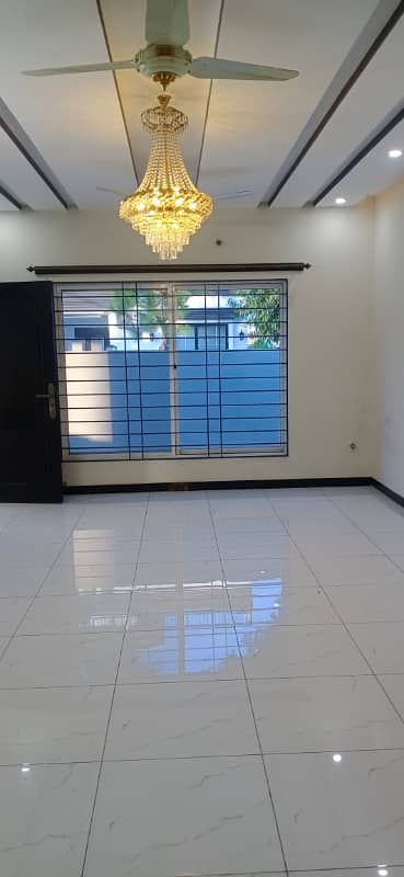 10 MARLA CORNER GROUND PORTION FOR RENT