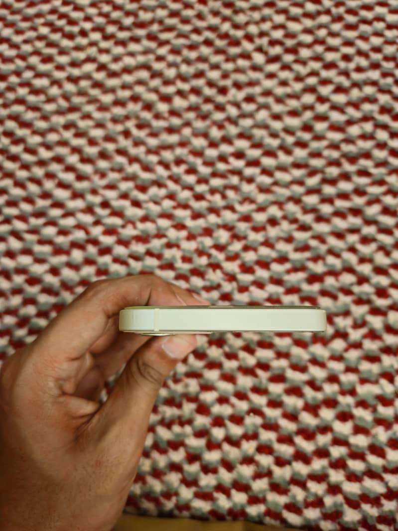 Apple iPhone 12 3
