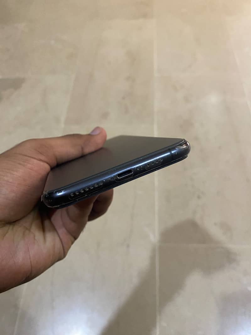 Apple iPhone 11 Pro Max 2