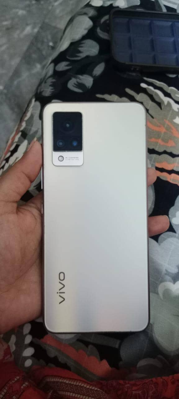 Vivo V21 4